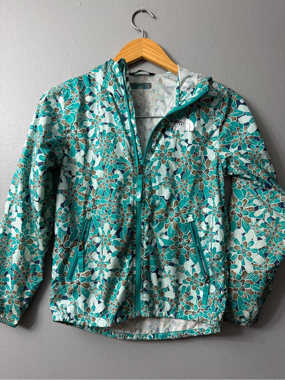 The North Face windbreaker jacket a vibrant retro floral pattern 10/12 - Picture 4 of 11